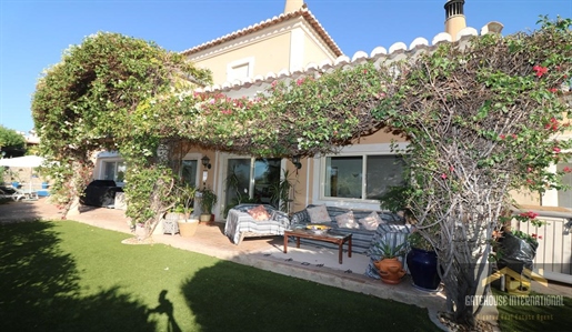 Villa de 4 chambres à vendre à Santa Barbara de Nexe Algarve