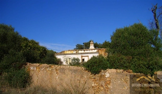 Perceel met ruïne in Almancil Algarve dicht bij het strand