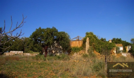 Perceel met ruïne in Almancil Algarve dicht bij het strand