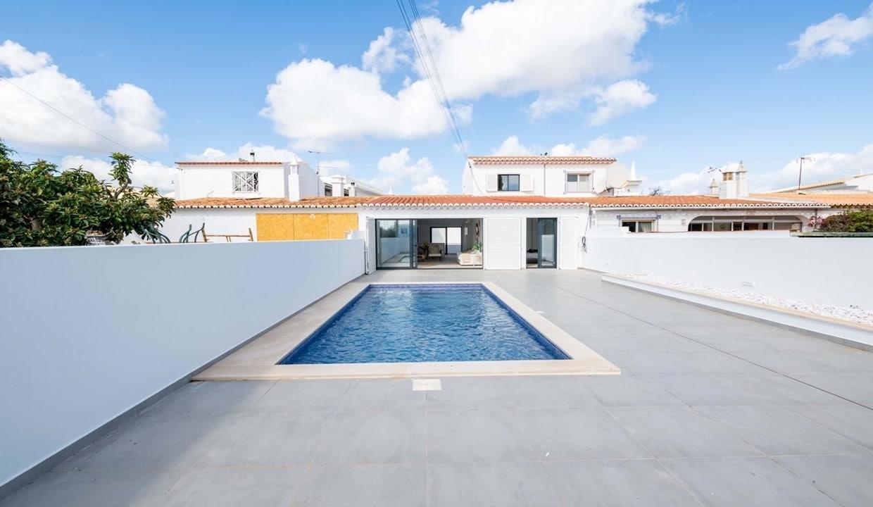 3 Bed House With Pool Near Praia da Luz Beach Algarve
