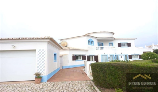 Villa de 3 chambres avec garage double sur le golf Santo Antonio West Algarve