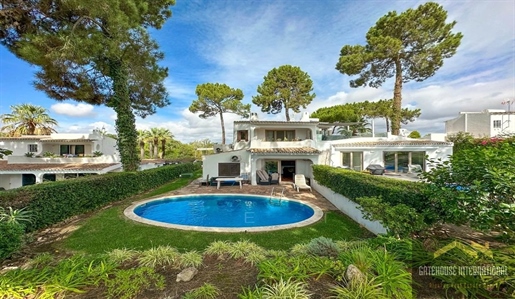 3 slaapkamer villa met zwembad met uitzicht op de golfbaan in Vilamoura Algarve