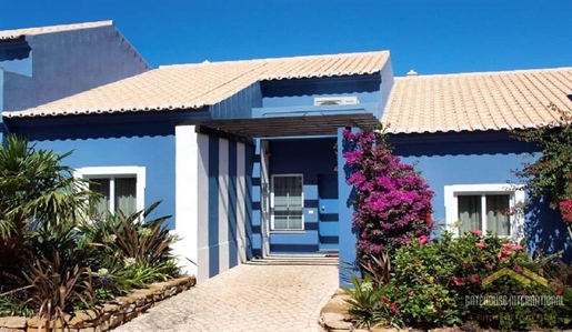 Holiday Resort Com 29 moradias à venda na Praia da Luz Algarve