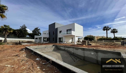 Villa neuve de style moderne à vendre à Almancil, en Algarve