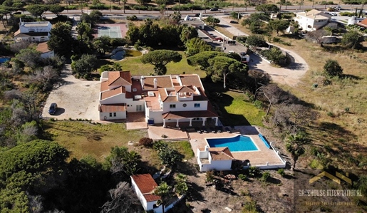 Renovatie of herbouw van onroerend goed met een perceel van 10.000 m2 dat grenst aan Vale do Lobo G