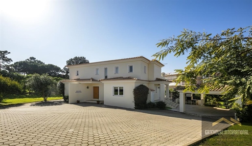 Villa de 4 chambres avec piscine à Carvoeiro Algarve à vendre