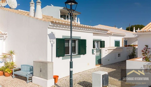 Einstöckiges Haus mit 2 Schlafzimmern in Espiche Luz Algarve