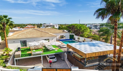 Moradia de luxo renovada com 6 camas em Almancil Sul Algarve