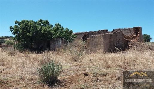 Ruin With A 4.6 Hectare Plot in Montinhos da Luz Algarve