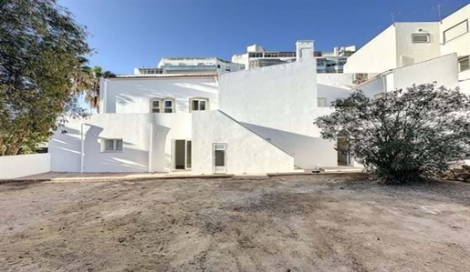 Propriété rénovée de 4 chambres à Portimão Algarve