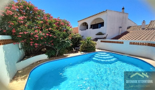 Rijtjeshuis met 4 slaapkamers en zwembad in Figueira West Algarve