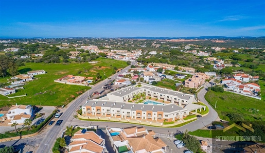 Reihenhaus mit 2 Schlafzimmern und Pool in Olhos d Agua Algarve