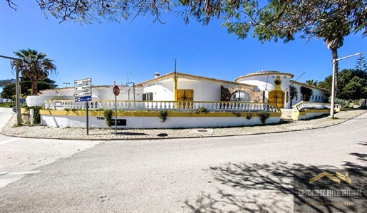Property With 4 Apartments Plus Bar & Restaurant in Praia da Luz