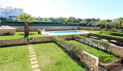 Maison de ville de 4 chambres avec vue sur la piscine partagée à Albufeira Algarve
