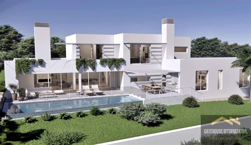 Bouwgrond met goedkeuring voor de bouw van een villa met 5 slaapkamers in Loulé Algarve
