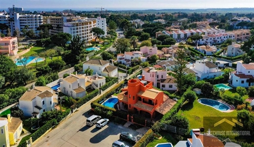 Villa rénovée et meublée de 4 chambres dans le centre de Vilamoura, Algarve