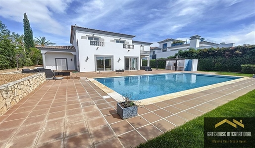 Grande villa de 4 chambres et 4 salles de bain dans le village près de Vale do Lobo Algarve