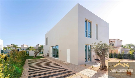 Villa moderne de 3 chambres à vendre à Santa Barbara de Nexe, Algarve