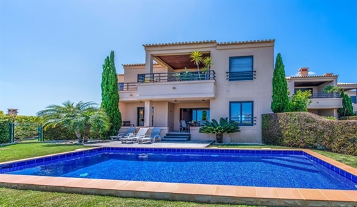 Apartamento T3 com vista mar e piscina própria na Luz Algarve