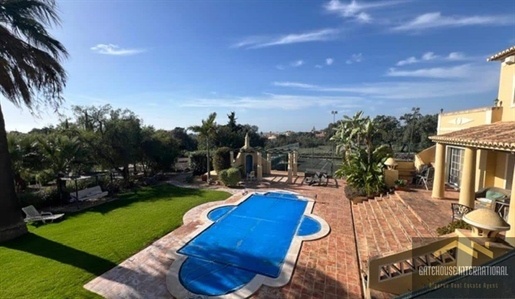 Villa met 6 slaapkamers, gastenverblijf en zwembad en tennisbaan in Santa Barbara de Nexe Algarve