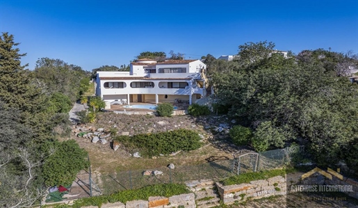 5-Bett-Villa zur Renovierung mit Meerblick in Vale Telheiro Loule