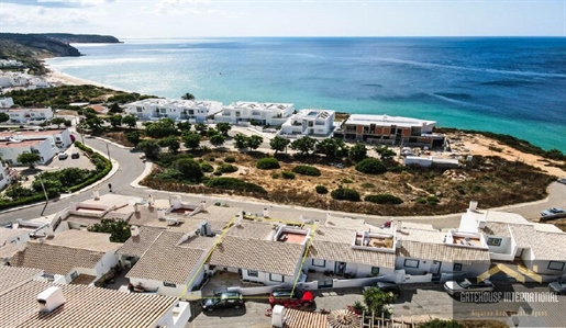 Maison de ville de 3 chambres vue mer à vendre à Salema Algarve