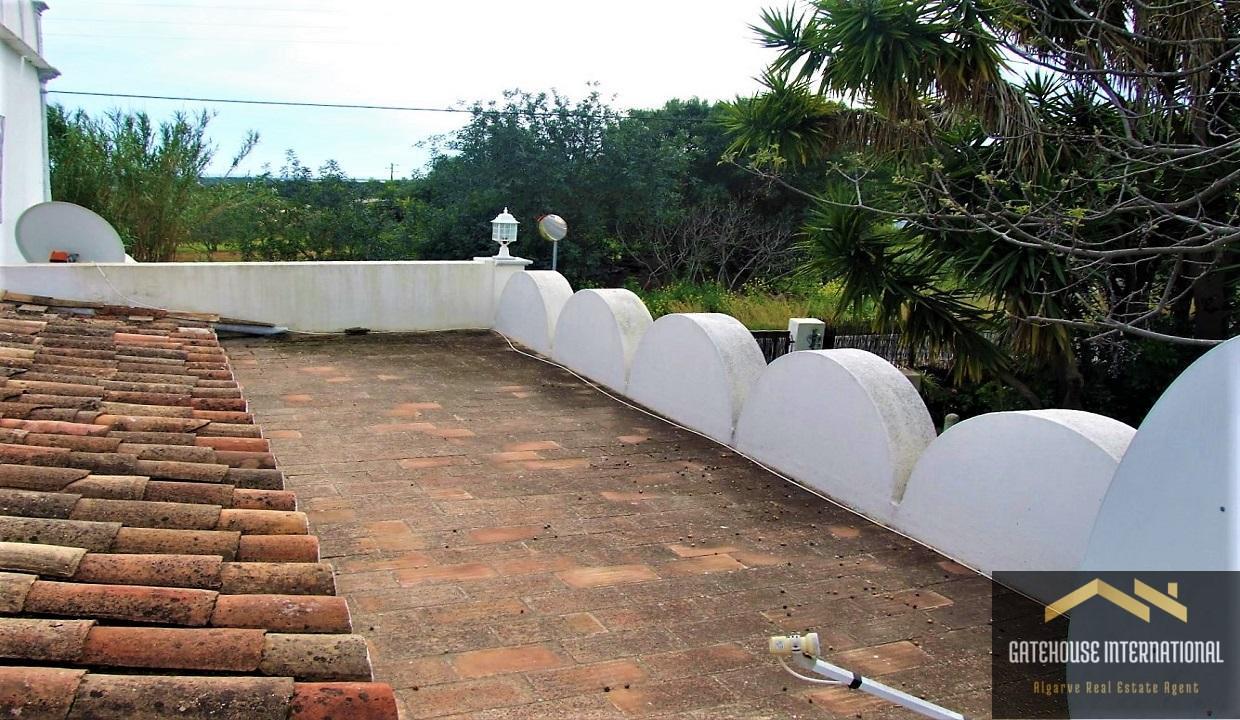 Traditioneel herenhuis met 2 slaapkamers, garage en tuin in Santa Catarina Algarve