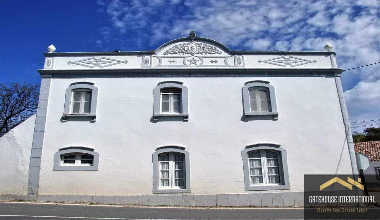 Traditioneel herenhuis met 2 slaapkamers, garage en tuin in Santa Catarina Algarve