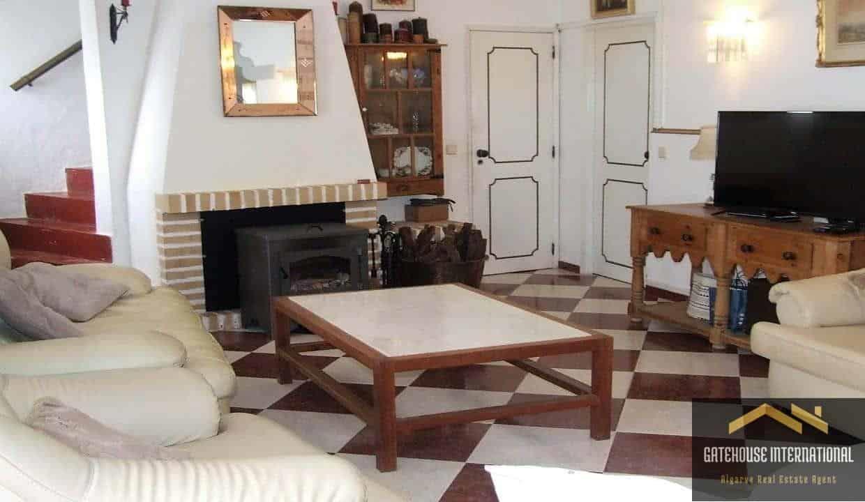 Traditioneel herenhuis met 2 slaapkamers, garage en tuin in Santa Catarina Algarve