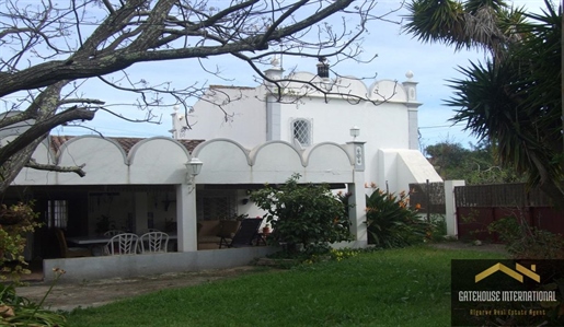 Traditioneel herenhuis met 2 slaapkamers, garage en tuin in Santa Catarina Algarve