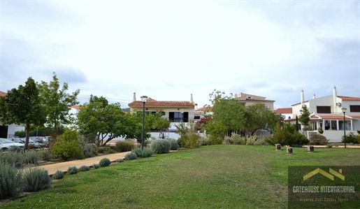 Villa de 5 chambres en Algarve à vendre dans le centre de Loule