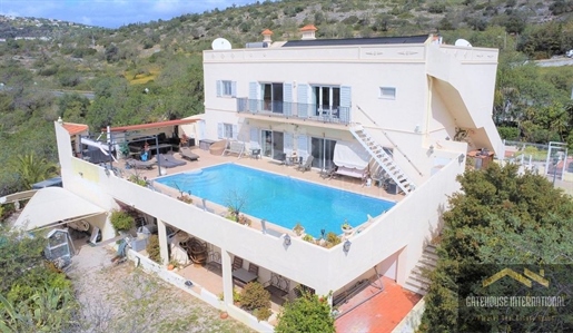 Traditional 6 Bed Villa For Sale in Loule Algarve