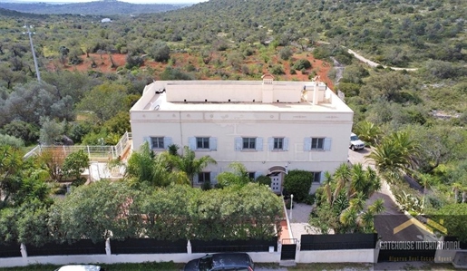 Traditional 6 Bed Villa For Sale in Loule Algarve