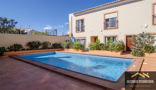 Dom z 2 sypialniami i basenem w Budens West Algarve