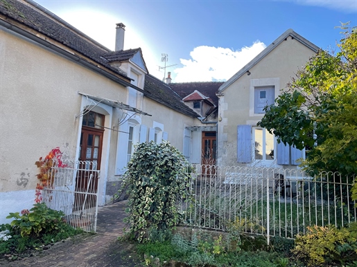 Au cœur du charmant village de Coulanges-La-Vineuse (89580), très belle maison vigneronne avec jardi