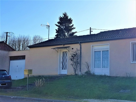 Located in Saint Fargeau, in a residential area, maisonette with garage ideal for a first