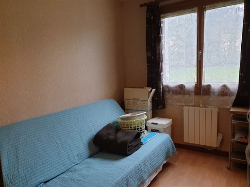 Located in Saint Fargeau, in a residential area, maisonette with garage ideal for a first