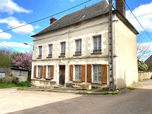 Op 10 minuten van Toucy, dit zeer mooie oude huis, in witte steen uit Bourgondië, de prieeltuin