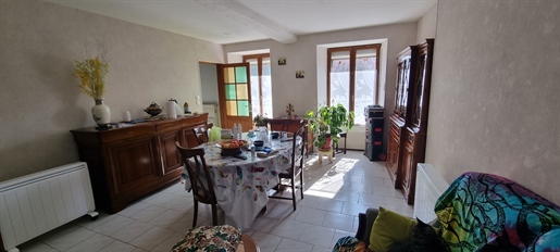 In the heart of the village of Prunoy, close to amenities and schools, come and discover this farmh