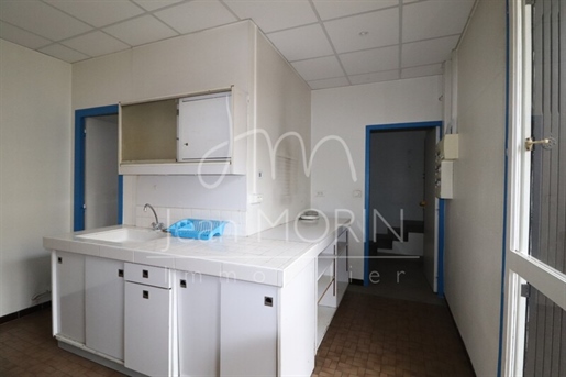 Purchase: Business premises (26000)