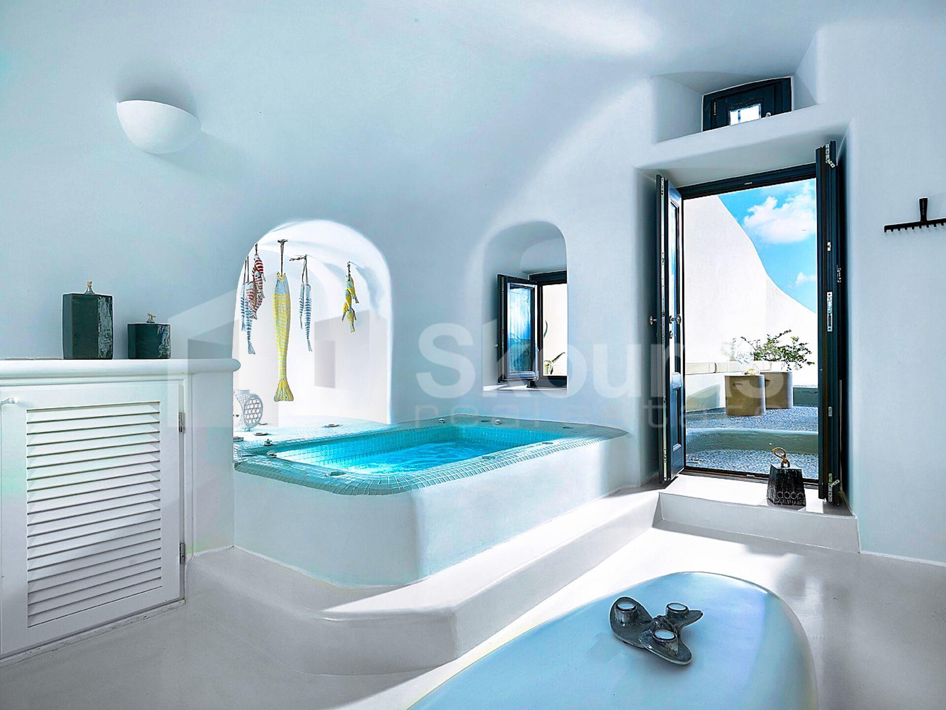 - Detached house For sale, Santorini, 42 sq.m., €820.000