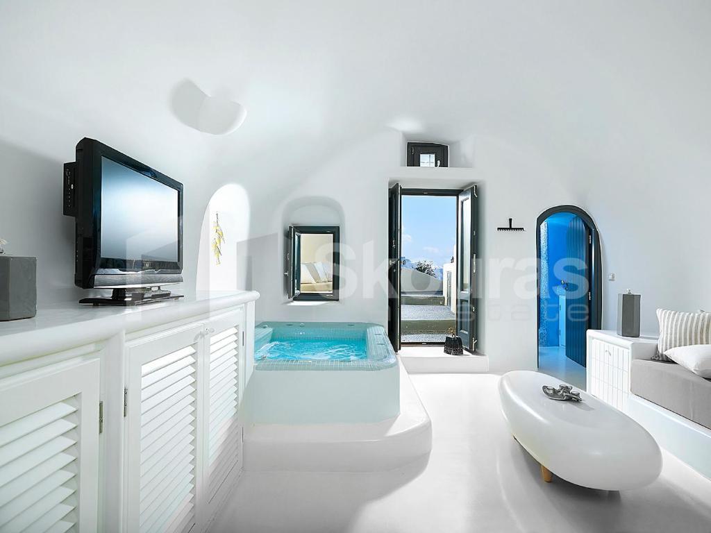 - Detached house For sale, Santorini, 42 sq.m., €820.000