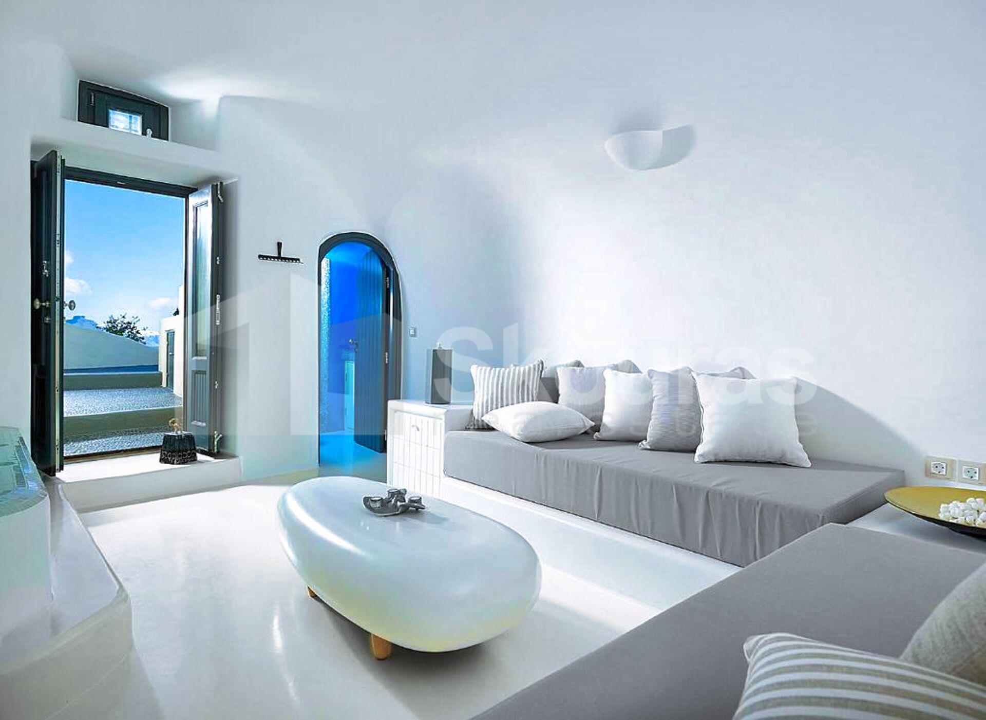 - Detached house For sale, Santorini, 42 sq.m., €820.000
