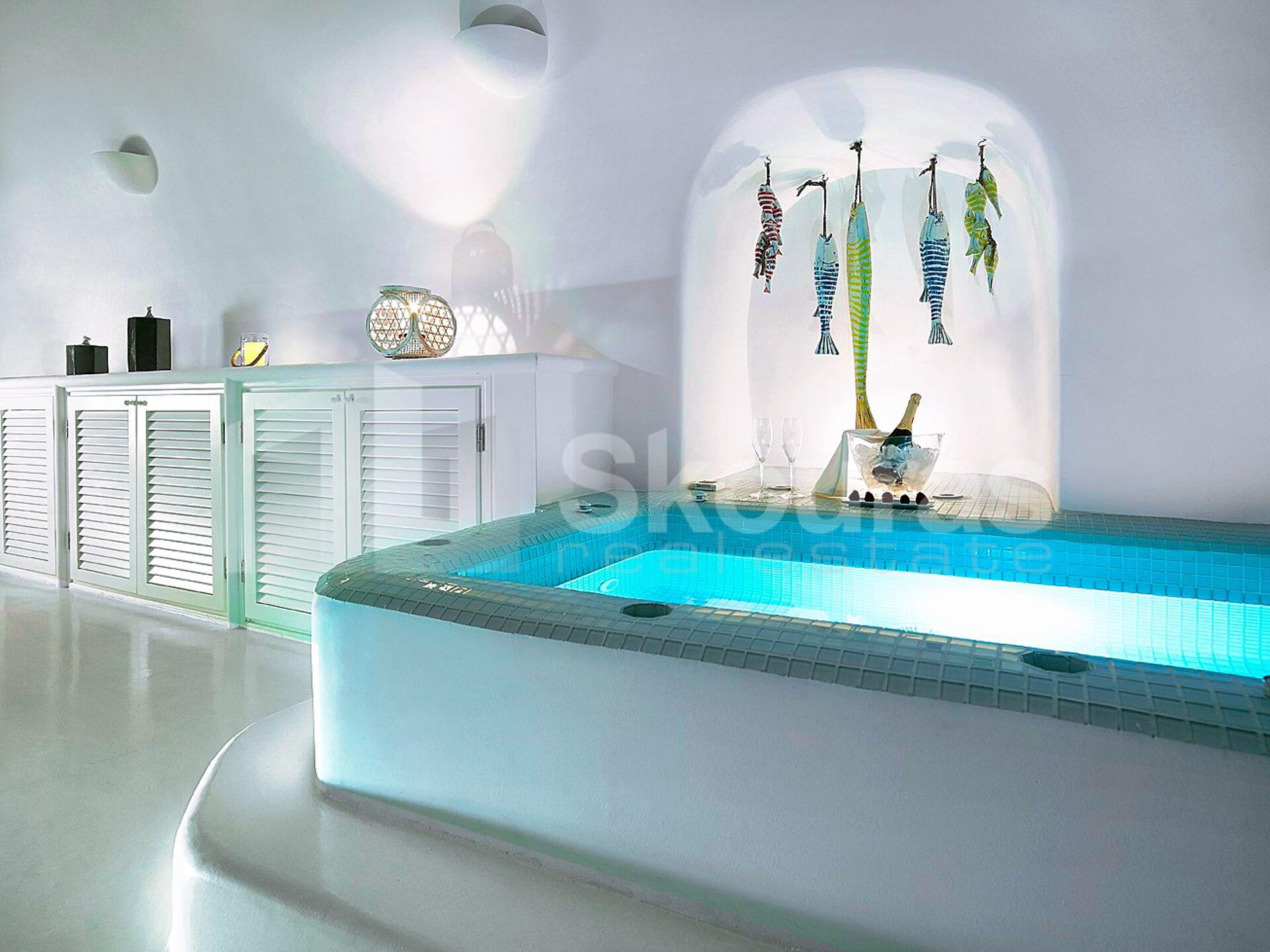 - Detached house For sale, Santorini, 42 sq.m., €820.000