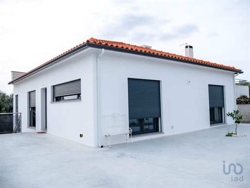 Home / Villa with 3 Rooms in Setúbal with 207,00 m²