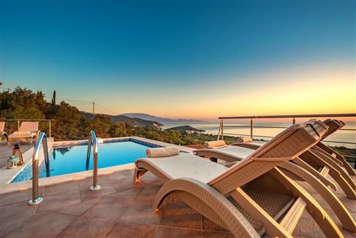 Villa for sale Agios Nikolaos (Elatio), € 1,000,000, 400 m²