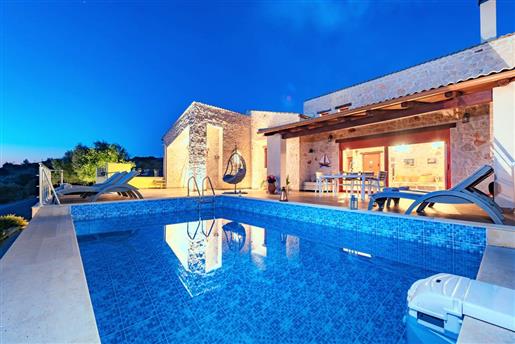 Villa for sale Agios Nikolaos (Elatio), € 1,000,000, 400 m²