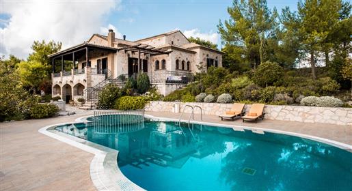 Villa vendita Koiliomenos (Artemisio), € 1.200.000, 220 mq