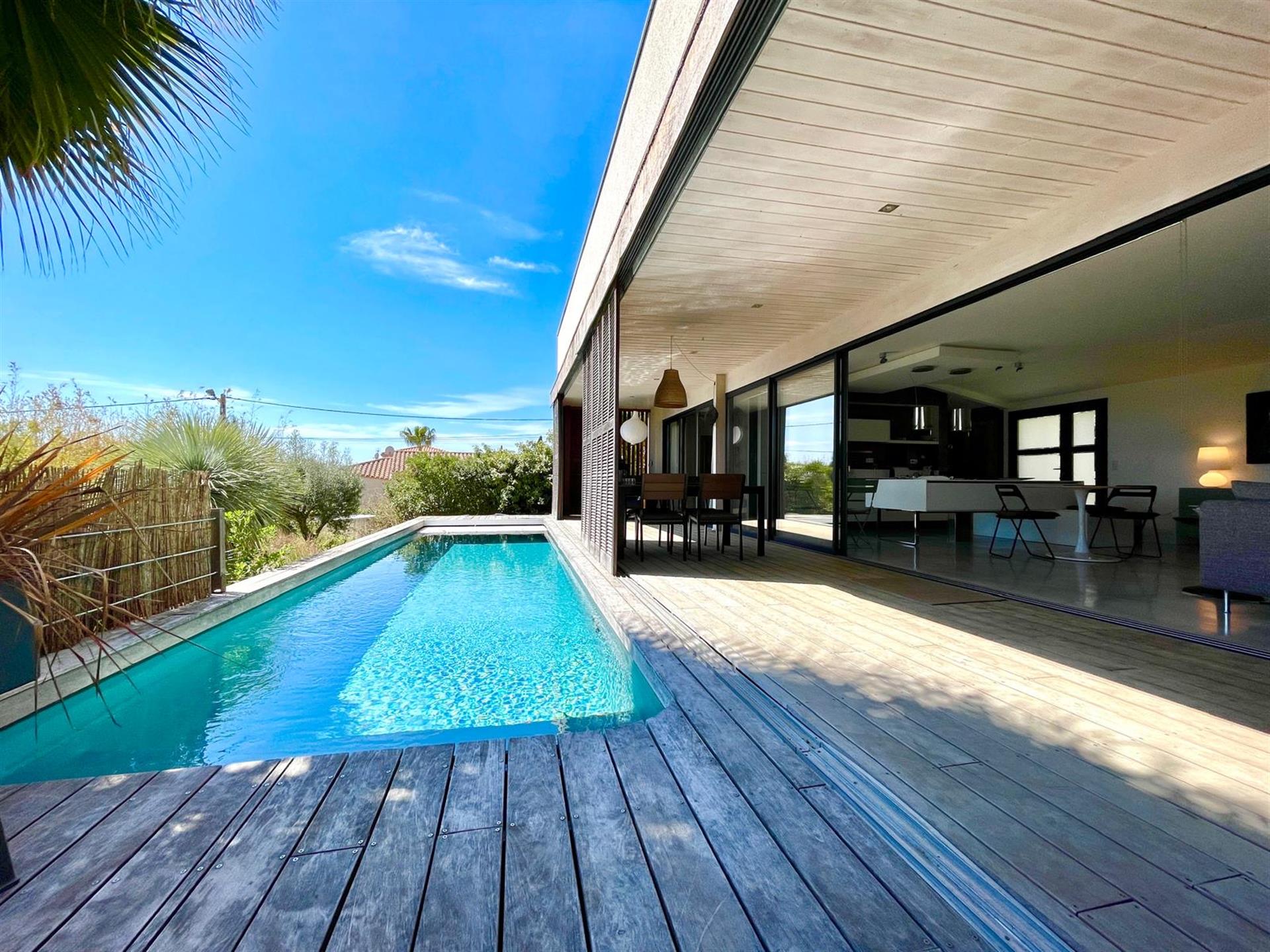 Contemporary House in Bouzigues, Near Étang de Thau