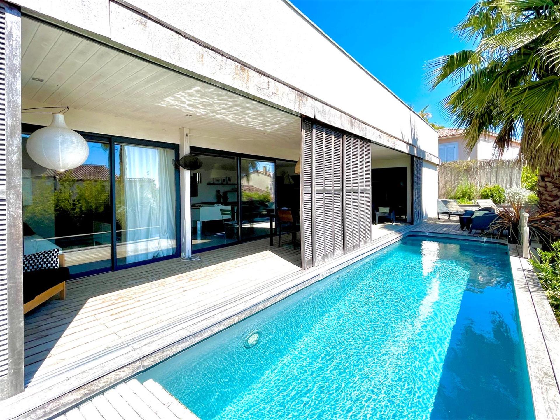 Contemporary House in Bouzigues, Near Étang de Thau